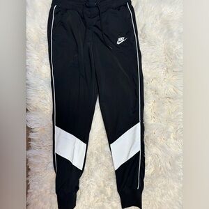 nike pants size xs hardly worn